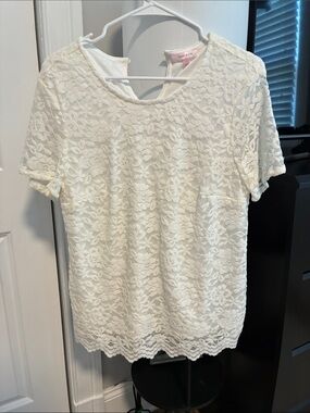 White Floral Lace Short Sleeve Blouse by Yumi Kim